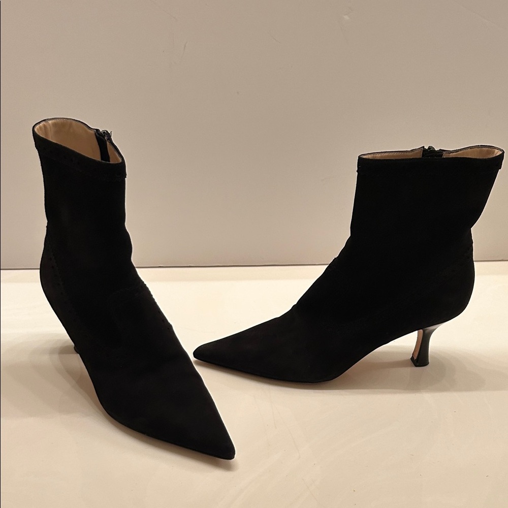 Michael Kors Black Suede Pointed-Toe Suede Kitten 3” Heel Ankle Boots. Size 9M.